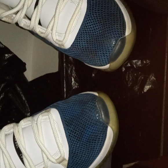 Air Jordan 11s  low white with blue snakeskin l - Picture 4 of 7